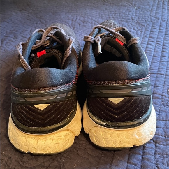 Brooks Ghost 11 Athletic Shoes in Black and Red Men’s Size 9 GUC - Picture 4 of 10